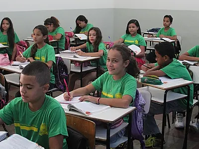 Rede Estadual inicia ano letivo com retorno de 190 mil estudantes, maioria em tempo integral
