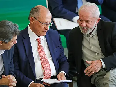 Governo vai trabalhar para reverter taxação dos EUA, diz Alckmin