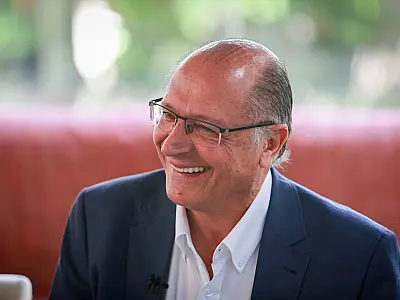 Alckmin vê oportunidades de revisão de tarifas após videoconferência entre Lula e Trump