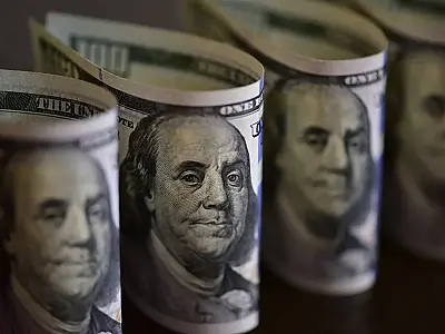 Dólar recua a R$ 5,01 e Bolsa brasileira renova recordes com alívio no Oriente Médio