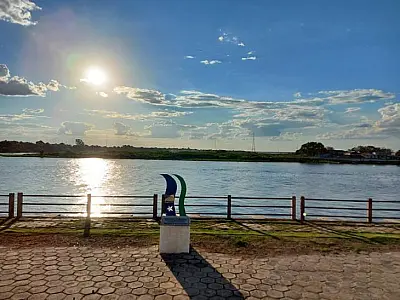 Feriado: Termômetros oscilam entre mínimas de 23°C e máximas de 41°C em diferentes regiões de MS