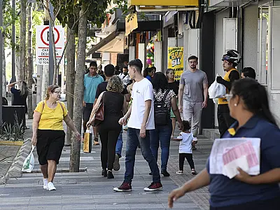 Comércio volta a crescer 0,2% em agosto após quatro meses de queda