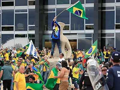 Argentina compartilha lista de foragidos do 8 de Janeiro com o Brasil