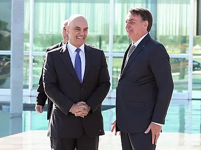 Decisão de Moraes proíbe que funcionários de Bolsonaro usem o celular durante o expediente