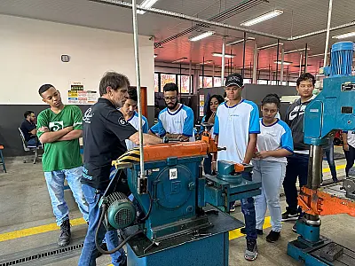 Diploma técnico do Senai pode elevar salário em até 32% na construção civil