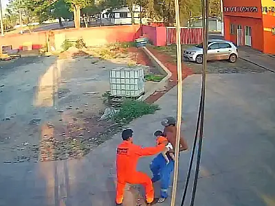 Pai corre desesperado para quartel com bebê engasgado no colo e Bombeiros salvam a criança