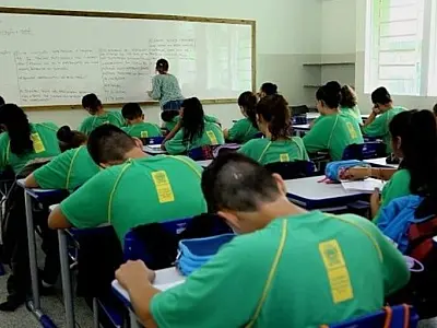 MS cumpre rigorosamente a regra que proíbe o uso de celulares nas escolas estaduais