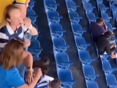 Torcedora do Avaí é flagrada fazendo ofensas racistas e xenofóbicas durante jogo na Ressacada