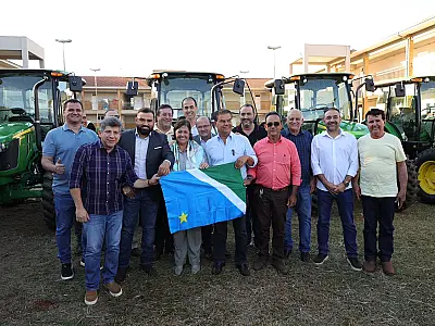 Entrega de tratores fortalece agricultura familiar e amplia inclusão produtiva em 12 municípios de M