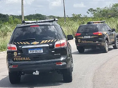 Operação policial desarticula grupo de tráfico internacional de drogas e armas