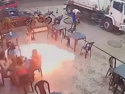 Homem provoca incêndio ao acender cigarro em posto de combustíveis