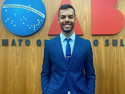 Jovem advogado conquista sua carteira da OAB aos 19 anos, após jornada de dedicação e superação