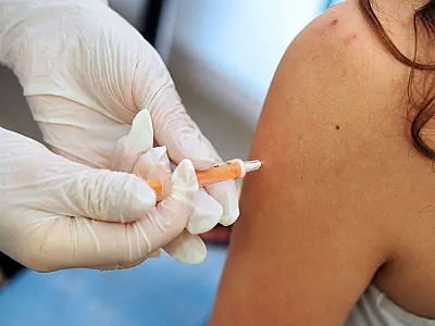 Governo de Mato Grosso do Sul estende vacinação contra dengue para adolescentes de 10 a 14 anos