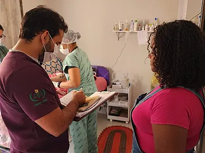 Atendimento domiciliar alia cuidado humanizado à liberação de leitos hospitalares