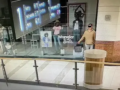 Homem se faz de manequim para cometer furtos em centro comercial na Polônia