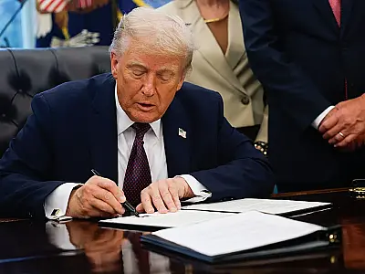 Trump eleva tarifas sobre medicamentos e amplia taxações para proteger indústria americana