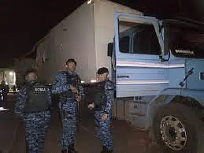 Caminhão desgovernado causa destruição e susto em moradores de residencial em Campo Grande