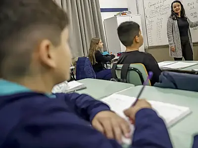 CNTE comemora reajuste do piso do magistério; prefeitos contestam