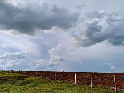Semana inicia com calor abrasador e pancadas de chuva em Mato Grosso do Sul