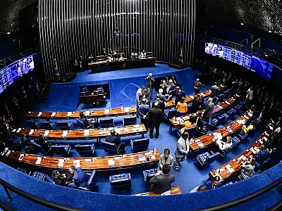 Senado se prepara para votar PEC das drogas enquanto julgamento no STF permanece suspenso
