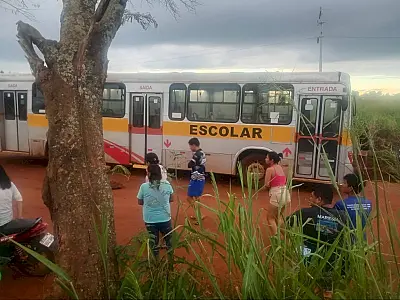 Menino de 7 anos morre atropelado após descer de ônibus escolar em MS
