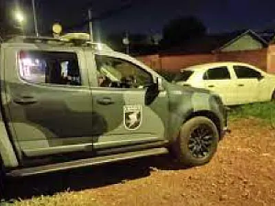 Dupla armada rende motorista de aplicativo em Campo Grande e veículo é levado