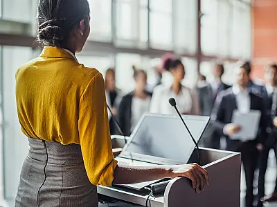 Curso gratuito de Dicção e Oratória para mulheres tem inscrições abertas em dois bairros da Capital