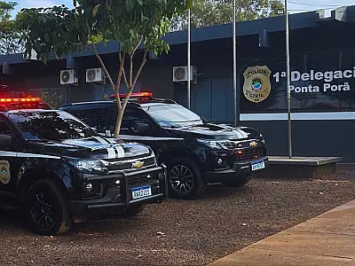 Homem invade hotel armado, agride ex-companheira e é preso em Ponta Porã