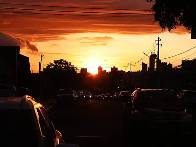 Semana começa com tempo seco e ensolarado em MS, mas frente fria se aproxima