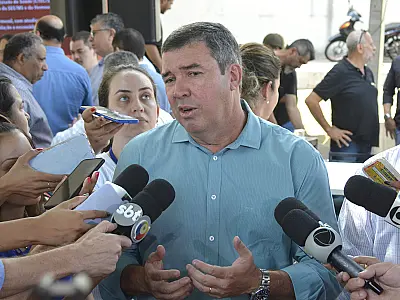 Riedel anuncia visita do presidente da Petrobras à MS para discutir o futuro da UFN3