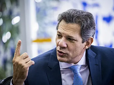 Haddad confirma candidatura de Lula à reeleição em 2026 e abre espaço a críticas estratégicas