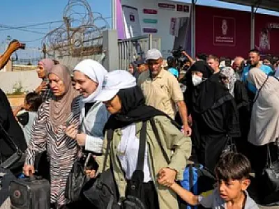 Estrangeiros deixam a Faixa de Gaza após acordo de mediação