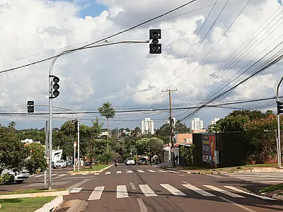 Prefeitura reduz prazo de contrato milionário para manutenção de semáforos