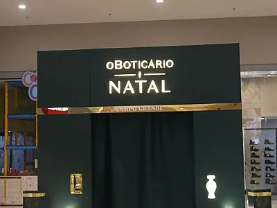 Natal do Boticário cria caixa de presente gigante no Shopping Norte Sul