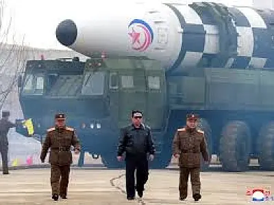 Coreia do Norte exibe novo sistema nuclear e amplia clima de tensão global