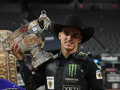 Sul-mato-grossense conquista título histórico da PBR nos Estados Unidos