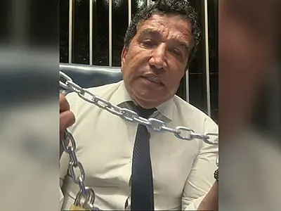 Magno Malta se acorrenta no Senado em defesa do impeachment de Moraes