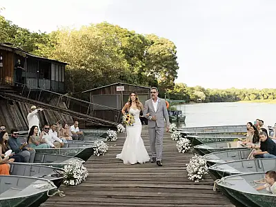 Casamento sobre as águas reúne convidados no Pantanal de Corumbá
