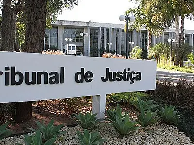 Proposta de antecipação do 13º salário pelo TJMS gera debate sobre finanças públicas