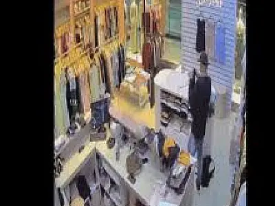 Homem finge ser cliente e, de "cara de pau", furta 15 peças em shopping de Campo Grande