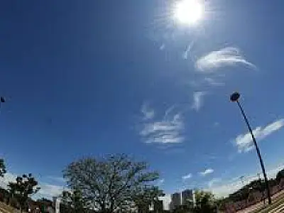 Semana começa com sol, calor e alerta para chuva intensa em MS