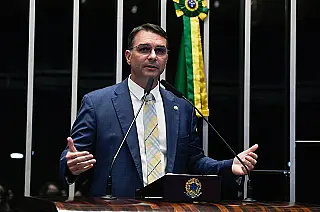 TSE restabelece filiação de Flávio Bolsonaro ao PL e libera registro de candidatura