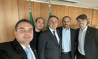 Bolsonaro pede ao STF autorização para receber filhos no Dia dos Pais