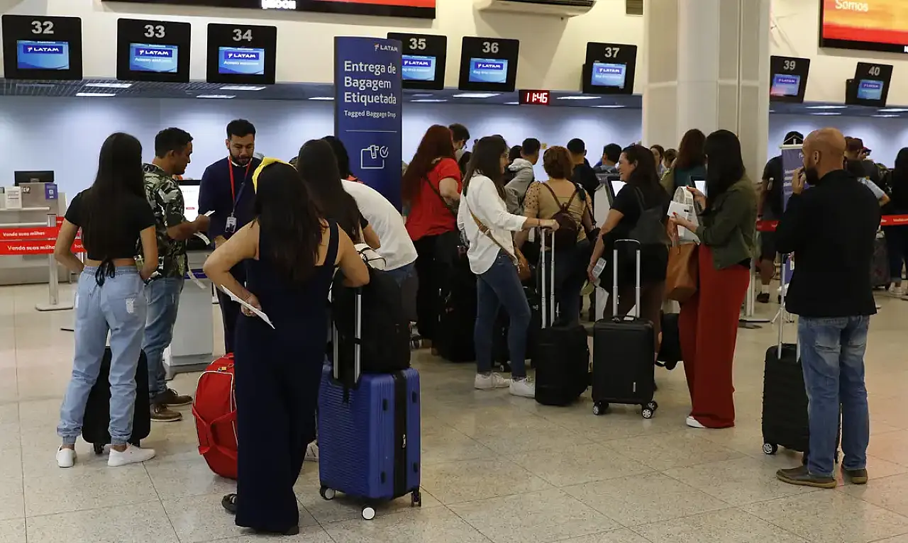 Aeroporto Santos Dumont opera normalmente, após 13 voos cancelados nesta sexta