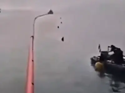 Espanha instala barreira flutuante em Ceuta para conter entrada de imigrantes; Veja o vídeo