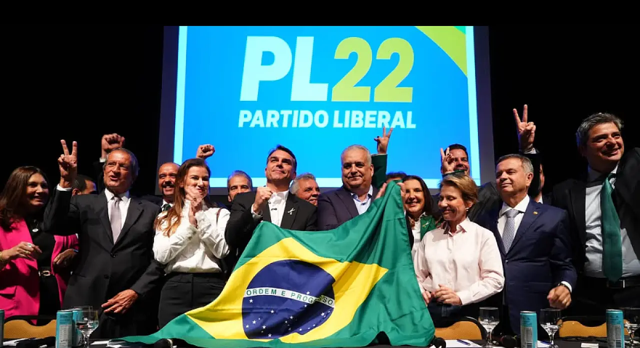 Flávio Bolsonaro tem 45% e Lula 43% em simulação de 2º turno, aponta Gerp
