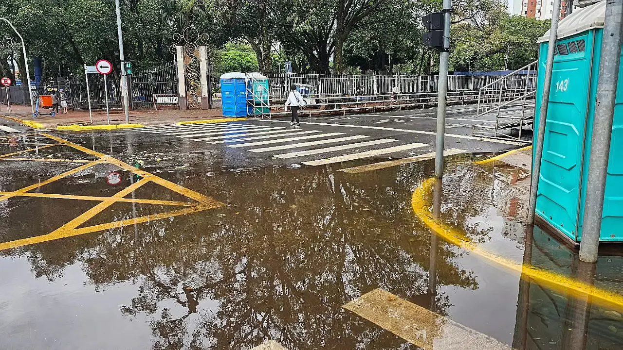 Chuva cancela desfile dos 127 anos de Campo Grande