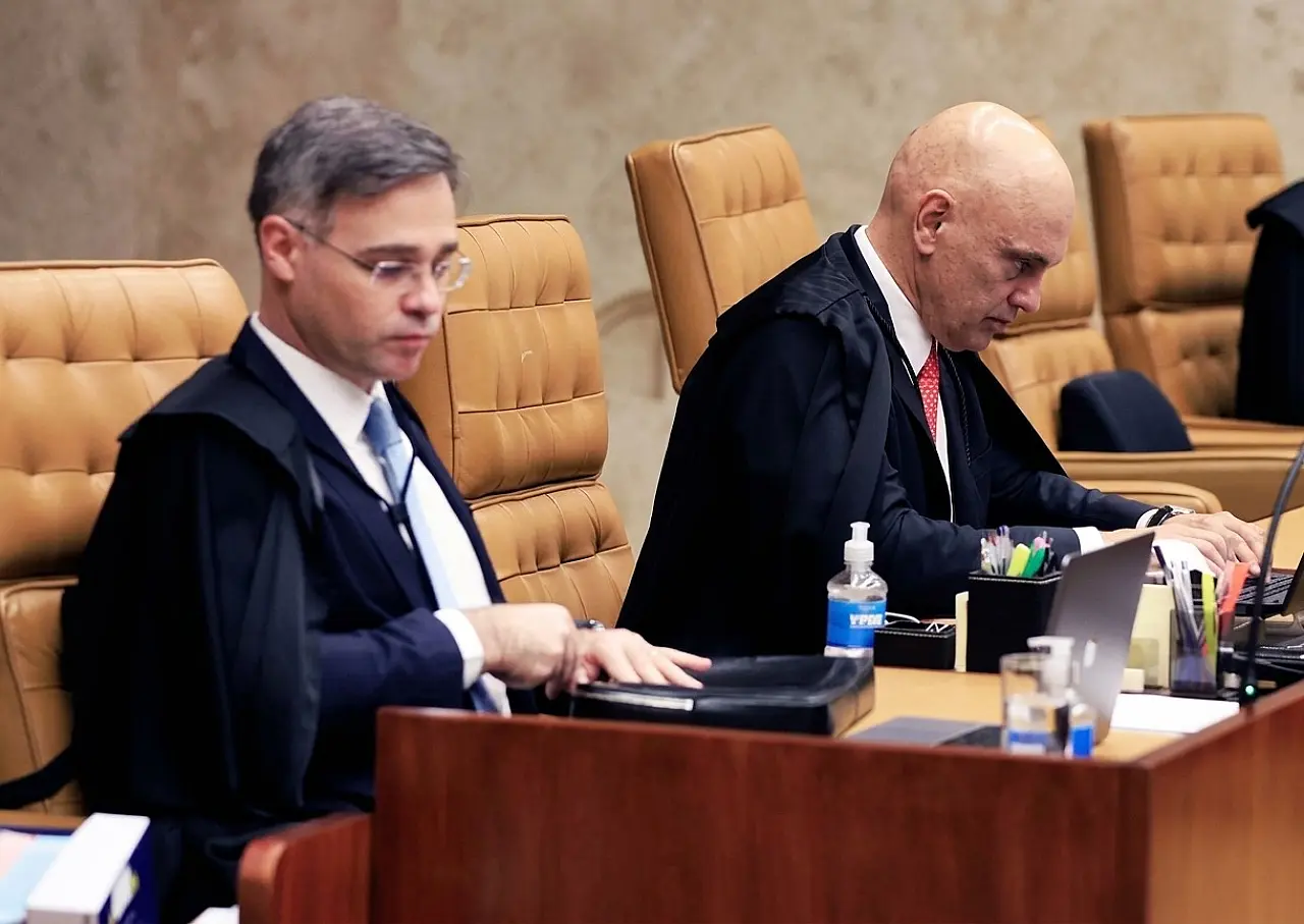 Mensagens revelam contato entre Moraes e Vorcaro antes da prisão do banqueiro, aponta PF