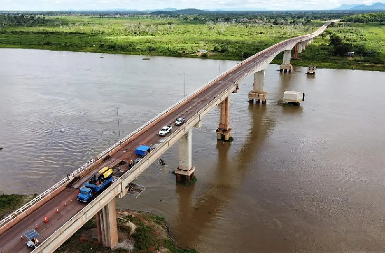 Marinha investiga colisão de comboio com pilares de proteção de ponte na BR-262 em Corumbá
