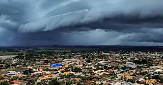 Tempo muda no fim de semana e chuva ganha força no centro-sul de MS